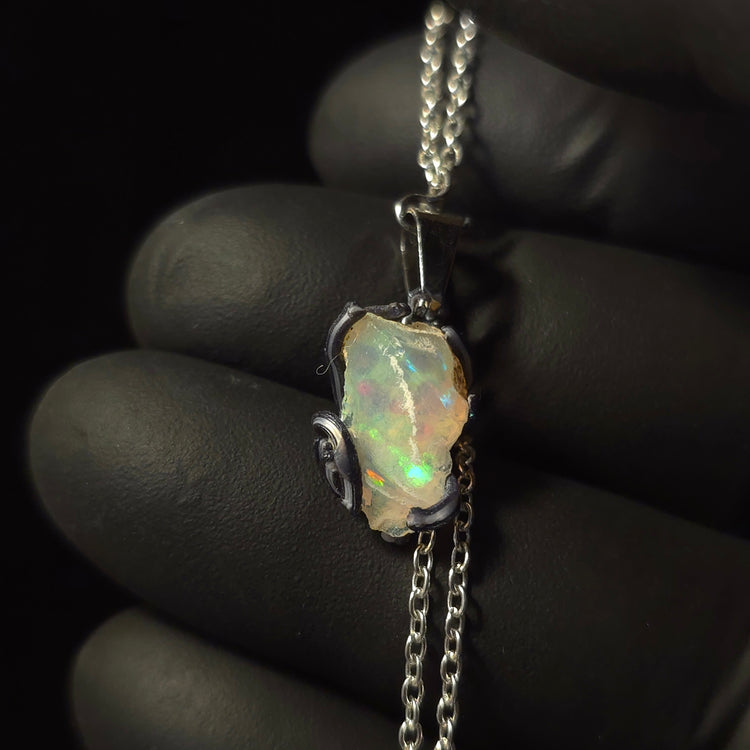 Opal Halskette — Flüchtiger grüner Blitz