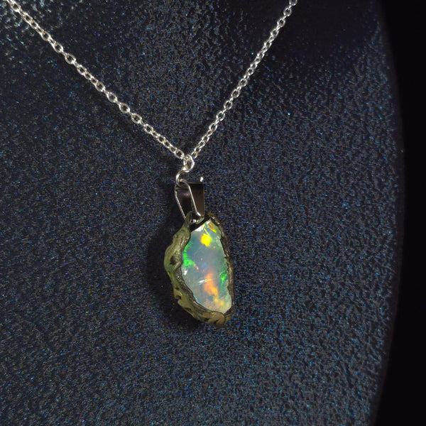 Opal Halskette — Lebhafter grüner Blitz