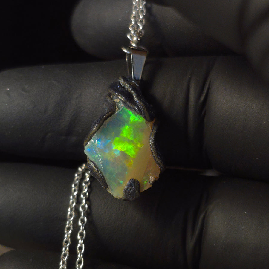 Opal Halskette — Blaues & rotes Feuer
