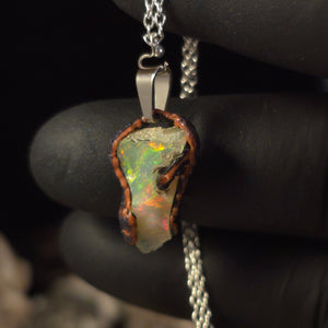 Opal Halskette — Gleichmäßiges grünes & rotes Feuer