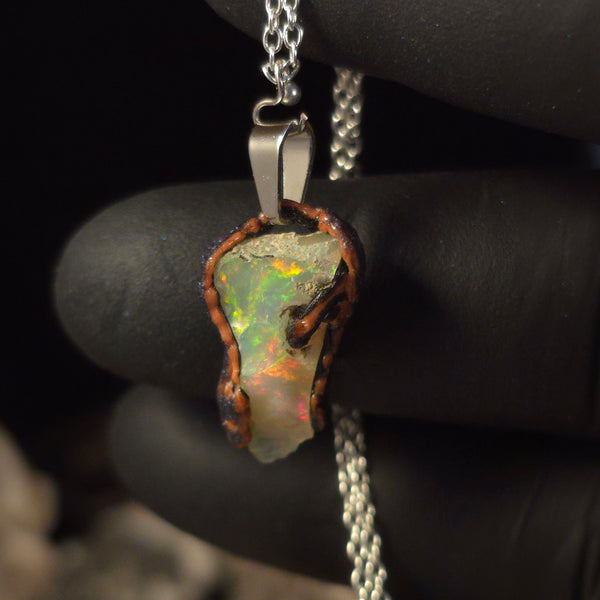 Opal Halskette — Gleichmäßiges grünes & rotes Feuer