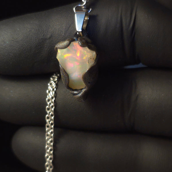 Opal Halskette — Goldenes & rotes Feuer, weißes Herz