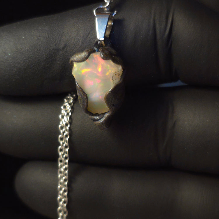 Opal Halskette — Goldenes & rotes Feuer, weißes Herz