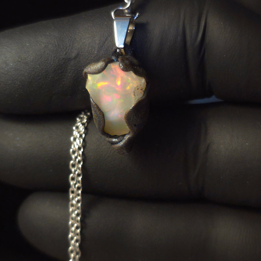 Opal Halskette — Goldenes & rotes Feuer, weißes Herz