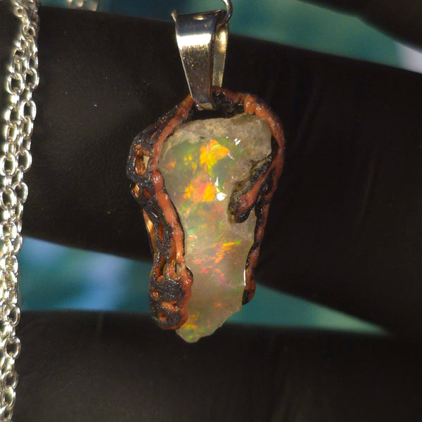 Opal Halskette — Gleichmäßiges grünes & rotes Feuer