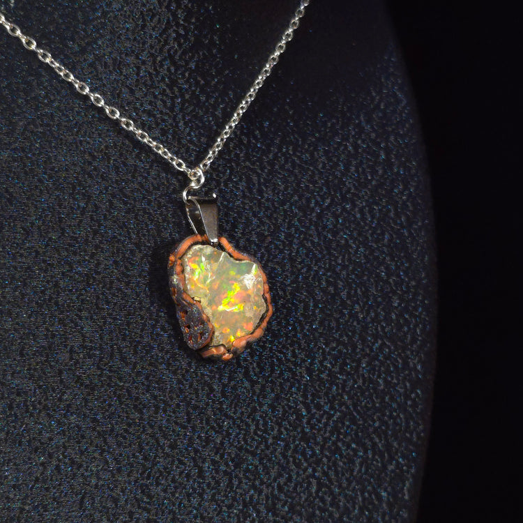 Opal Halskette — Sanfter Regenbogen-Schimmer