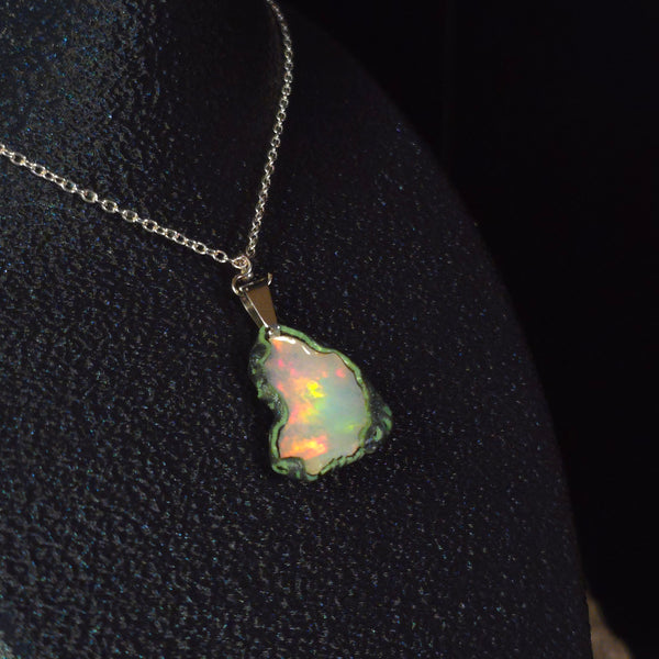 Opal Halskette — Sanftes Regenbogenfeuer