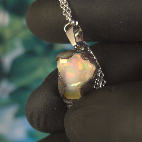 Opal Halskette — Goldenes & rotes Feuer, weißes Herz