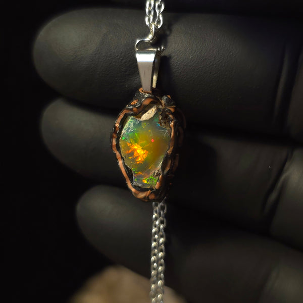 Opal Halskette — Rot & Grün auf Gold