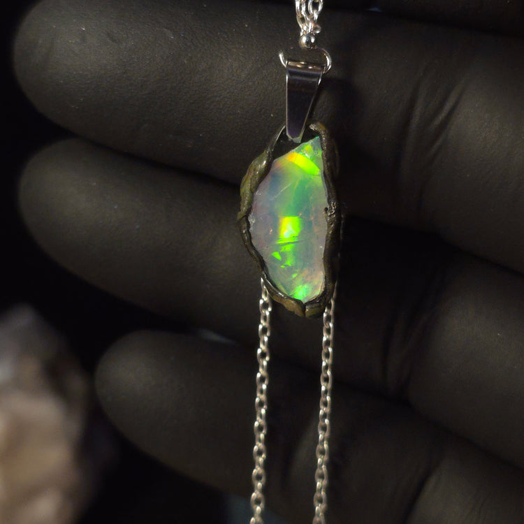 Opal Halskette — Lebhafter grüner Blitz