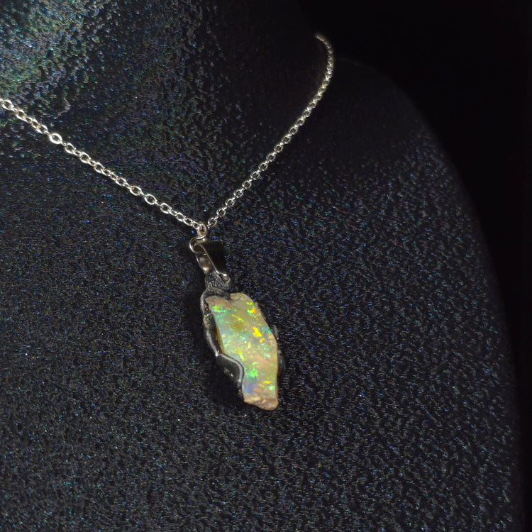 Opal Halskette — Blaues & grünes Feuer